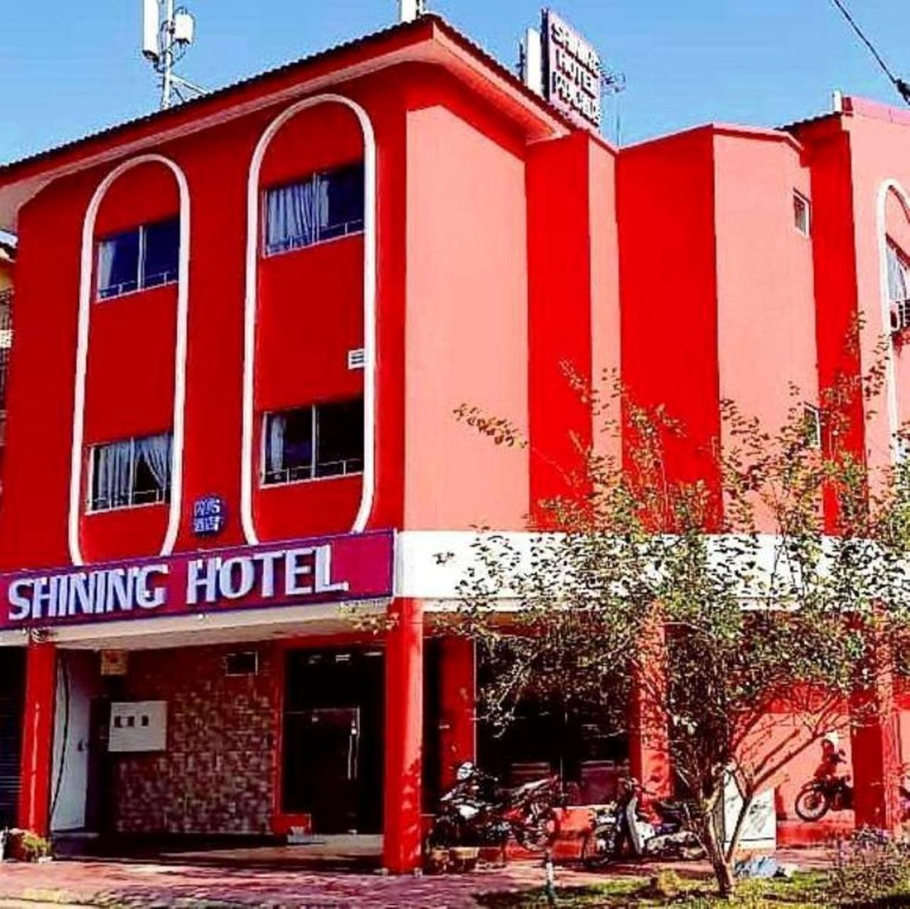 Shining Hotel Bestari Jaya Esterno foto